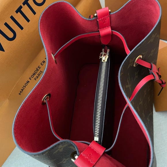 SOLD. Louis Vuitton NeoNoe Monogram in Coquelicot - Picture 4 of 14